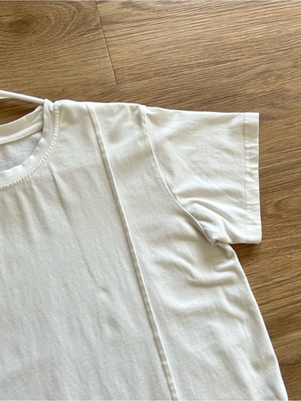 EUC Large Dazy White Baby Tee 95% Cotton Tshirt Basic Solid Pleated Front Crew - Picture 2 of 6